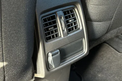 BD75XPW Renault Captur 1.8 E-Tech Full Hybrid 160 Evolution 5dr Auto Thumbnail #28