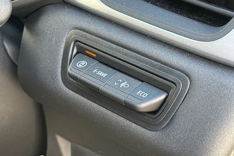 BD75XPW Renault Captur 1.8 E-Tech Full Hybrid 160 Evolution 5dr Auto Thumbnail #33