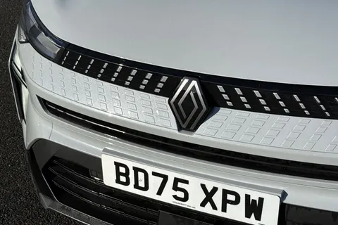 BD75XPW Renault Captur 1.8 E-Tech Full Hybrid 160 Evolution 5dr Auto Thumbnail #34