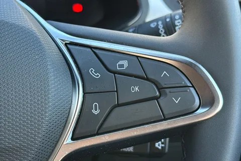 BD75XPW Renault Captur 1.8 E-Tech Full Hybrid 160 Evolution 5dr Auto Thumbnail #39