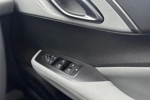 DL75ZFY BYD Dolphin Surf 65kW Active 30kWh 5dr Auto Thumbnail #17