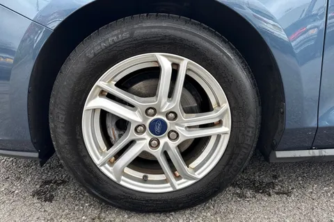 WG71SUY Ford Focus 1.0T EcoBoost Zetec Auto Euro 6 (s/s) 5dr Thumbnail #12