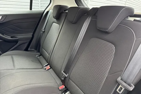 WG71SUY Ford Focus 1.0T EcoBoost Zetec Auto Euro 6 (s/s) 5dr Thumbnail #20