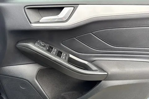 WG71SUY Ford Focus 1.0T EcoBoost Zetec Auto Euro 6 (s/s) 5dr Thumbnail #22