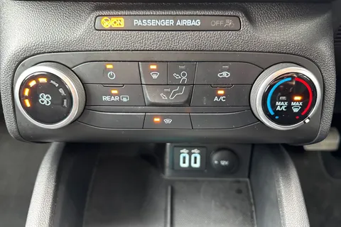 WG71SUY Ford Focus 1.0T EcoBoost Zetec Auto Euro 6 (s/s) 5dr Thumbnail #23