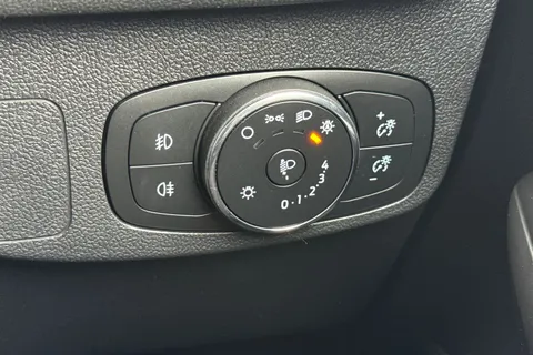 WG71SUY Ford Focus 1.0T EcoBoost Zetec Auto Euro 6 (s/s) 5dr Thumbnail #33