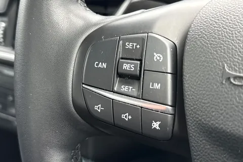 WG71SUY Ford Focus 1.0T EcoBoost Zetec Auto Euro 6 (s/s) 5dr Thumbnail #35