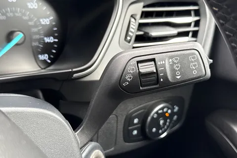 WG71SUY Ford Focus 1.0T EcoBoost Zetec Auto Euro 6 (s/s) 5dr Thumbnail #36