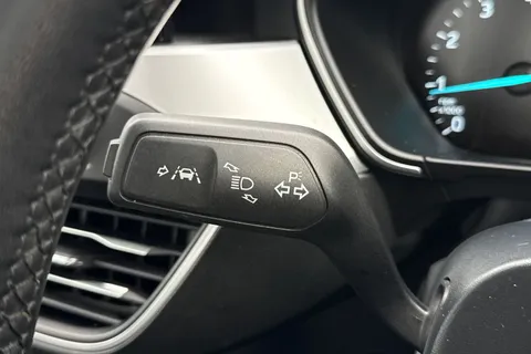 WG71SUY Ford Focus 1.0T EcoBoost Zetec Auto Euro 6 (s/s) 5dr Thumbnail #37