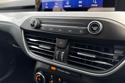 WG71SUY Ford Focus 1.0T EcoBoost Zetec Auto Euro 6 (s/s) 5dr Thumbnail #46