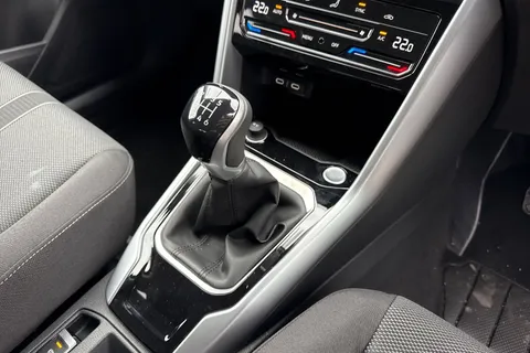Volkswagen T-Roc 1.0 TSI Match Euro 6 (s/s) 5dr Thumbnail #22