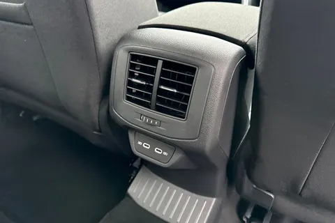 Volkswagen T-Roc 1.0 TSI Match Euro 6 (s/s) 5dr Thumbnail #28