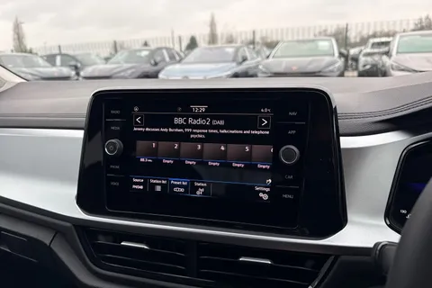 Volkswagen T-Roc 1.0 TSI Match Euro 6 (s/s) 5dr Thumbnail #38