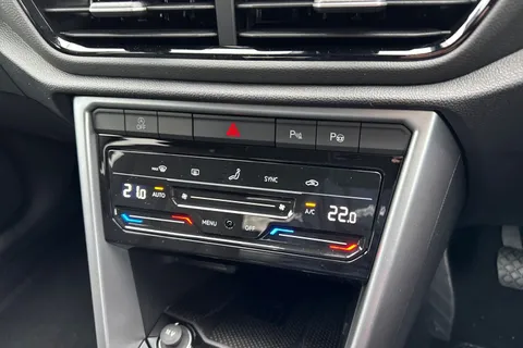 Volkswagen T-Roc 1.0 TSI Match Euro 6 (s/s) 5dr Thumbnail #48