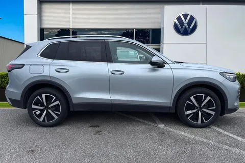  Volkswagen Tiguan 2.0 TDI Elegance DSG Euro 6 (s/s) 5dr Thumbnail #3