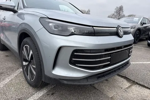  Volkswagen Tiguan 2.0 TDI Elegance DSG Euro 6 (s/s) 5dr Thumbnail #8