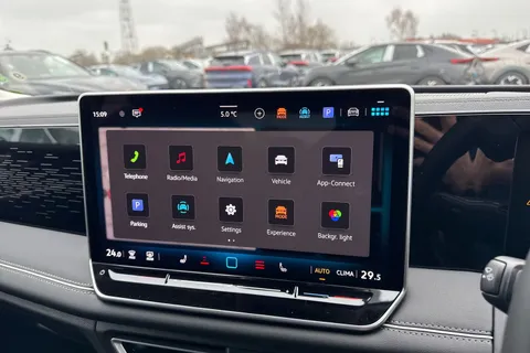  Volkswagen Tiguan 2.0 TDI Elegance DSG Euro 6 (s/s) 5dr Thumbnail #38