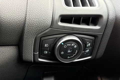 MC65HFM Ford Focus 1.0T EcoBoost Titanium Euro 6 (s/s) 5dr Thumbnail #25