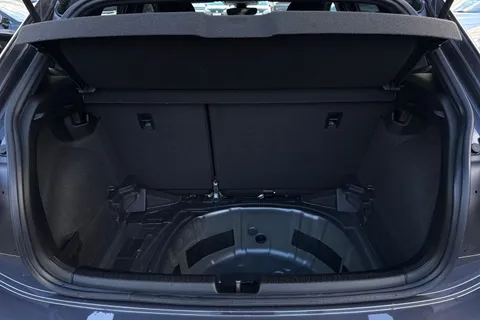 KS25NBJ Volkswagen Polo 1.0 TSI 115 R-Line 5dr DSG **17' YORK ALLOYS + HEATED SEATS** Thumbnail #7