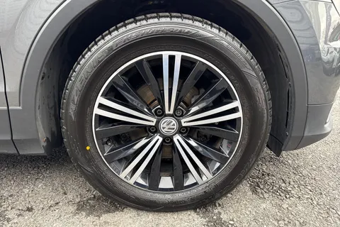 GF68EVV Volkswagen Tiguan 2.0 TDI SE Euro 6 (s/s) 5dr Thumbnail #10