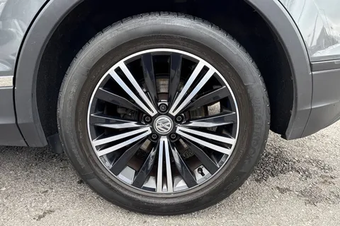 GF68EVV Volkswagen Tiguan 2.0 TDI SE Euro 6 (s/s) 5dr Thumbnail #12