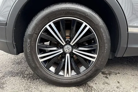 GF68EVV Volkswagen Tiguan 2.0 TDI SE Euro 6 (s/s) 5dr Thumbnail #13