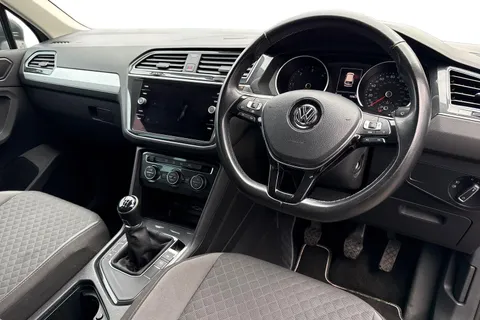 GF68EVV Volkswagen Tiguan 2.0 TDI SE Euro 6 (s/s) 5dr Thumbnail #18