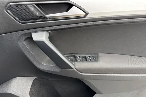 GF68EVV Volkswagen Tiguan 2.0 TDI SE Euro 6 (s/s) 5dr Thumbnail #21