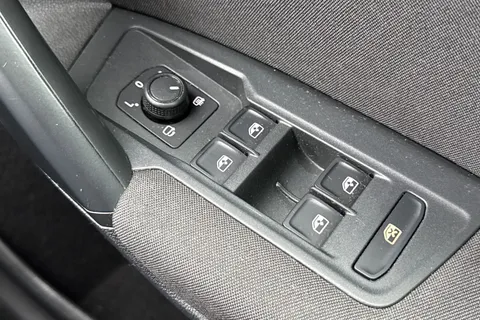 GF68EVV Volkswagen Tiguan 2.0 TDI SE Euro 6 (s/s) 5dr Thumbnail #35