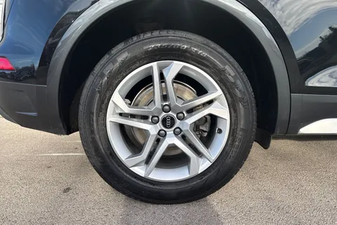 MC21HRL Audi Q5 2.0 TDI 40 Sport S Tronic quattro Euro 6 (s/s) 5dr Thumbnail #11