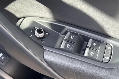 MC21HRL Audi Q5 2.0 TDI 40 Sport S Tronic quattro Euro 6 (s/s) 5dr Thumbnail #37