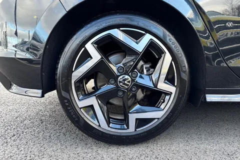 GL25KPT Volkswagen Golf 1.5 eTSI 150 R-Line 5dr DSG Thumbnail #11