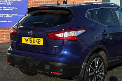 YK16BKB Nissan Qashqai 1.5 dCi Tekna [Non-Panoramic] 5dr Thumbnail #10