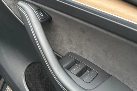 BU22YYK Tesla Model Y (Dual Motor) Long Range Auto 4WDE 5dr Thumbnail #22