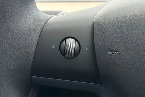 BU22YYK Tesla Model Y (Dual Motor) Long Range Auto 4WDE 5dr Thumbnail #41