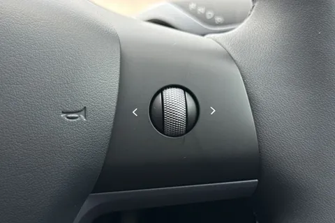 BU22YYK Tesla Model Y (Dual Motor) Long Range Auto 4WDE 5dr Thumbnail #42