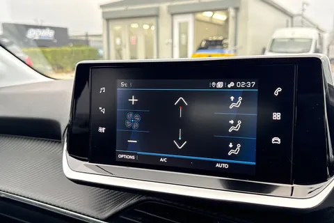 KW23GZH PEUGEOT 208 1.2 PureTech Allure Premium + EAT Euro 6 (s/s) 5dr Thumbnail #23