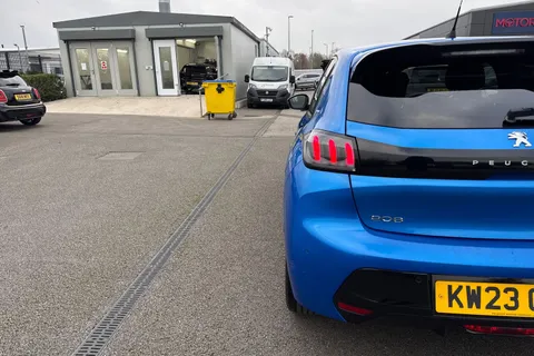 KW23GZH PEUGEOT 208 1.2 PureTech Allure Premium + EAT Euro 6 (s/s) 5dr Thumbnail #31