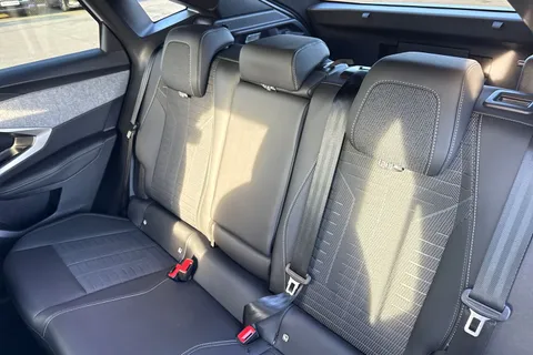 KM25VLH PEUGEOT 3008 1.2 HYBRID GT e-DSC6 Euro 6 (s/s) 5dr Thumbnail #19