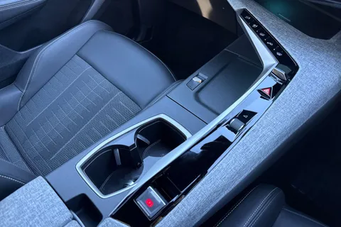 KM25VLH PEUGEOT 3008 1.2 HYBRID GT e-DSC6 Euro 6 (s/s) 5dr Thumbnail #23