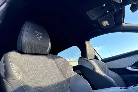 KM25VLH PEUGEOT 3008 1.2 HYBRID GT e-DSC6 Euro 6 (s/s) 5dr Thumbnail #24