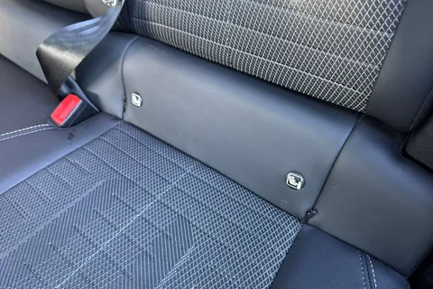 KM25VLH PEUGEOT 3008 1.2 HYBRID GT e-DSC6 Euro 6 (s/s) 5dr Thumbnail #32