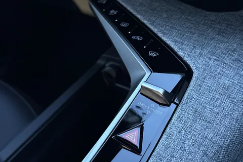 KM25VLH PEUGEOT 3008 1.2 HYBRID GT e-DSC6 Euro 6 (s/s) 5dr Thumbnail #53