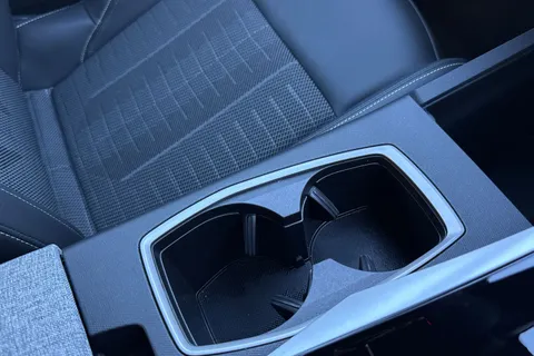 KM25VLH PEUGEOT 3008 1.2 HYBRID GT e-DSC6 Euro 6 (s/s) 5dr Thumbnail #55