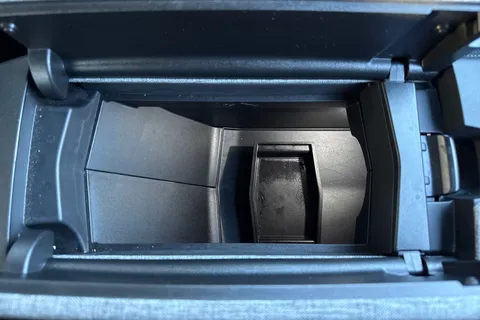 KM25VLH PEUGEOT 3008 1.2 HYBRID GT e-DSC6 Euro 6 (s/s) 5dr Thumbnail #57