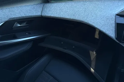 KM25VLH PEUGEOT 3008 1.2 HYBRID GT e-DSC6 Euro 6 (s/s) 5dr Thumbnail #60