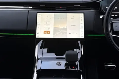 DV73URE Land Rover Range Rover Sport 3.0 P460e Autobiography 5dr Thumbnail #16