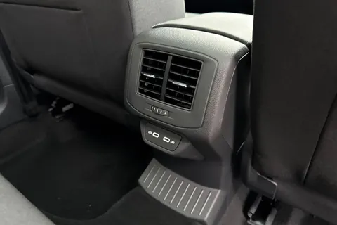 Volkswagen T-Roc 1.5 TSI Style Design Euro 6 (s/s) 5dr Thumbnail #30