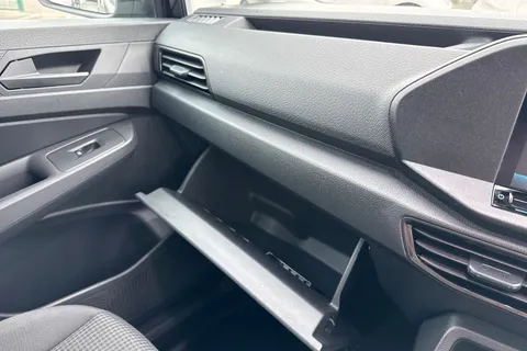 DC75KTD Volkswagen Caddy 2.0 TDI 122PS Commerce Pro Van DSG [Tech Pack] Thumbnail #32