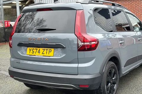 YS74ZTP Dacia Jogger 1.6 HEV Extreme 5dr Auto Thumbnail #11